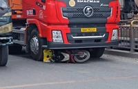Tai nạn giữa xe container và xe máy khiến người phụ nữ tử vong, giao thông ùn ứ