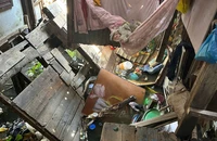 Sập 2 nhà ven kênh Đôi ở quận 8, một người thoát nạn