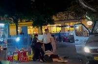 3 người đánh nhau túi bụi ở đường Trường Chinh