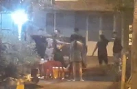 Nhóm người đánh nhau túi bụi, công an vất vả can ngăn ở Bình Tân