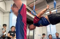 Người đàn ông hít xà đơn trên tàu Metro số 1 đã ra nước ngoài