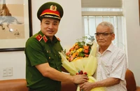 Thiếu tướng Mai Hoàng chúc thọ người cao tuổi tiêu biểu tại TP Thủ Đức