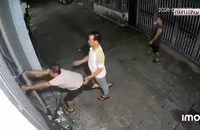 Giật sập cửa nhà dân sau khi bị nhắc nhở vì karaoke ồn ào
