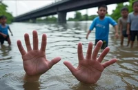 Hai em nhỏ đuối nước thương tâm ở khu vực cầu Rạch Tra, xã Đông Thạnh