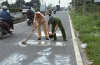 Cảnh sát truy tìm thanh niên sơn dòng chữ 'bắn tốc độ' trên đường Lê Quang Đạo