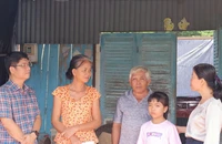 13 hộ dân dân bị tốc mái do mưa dông ở xã Củ Chi được chính quyền hỗ trợ kịp thời