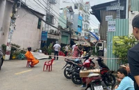 Nổ tại công ty sản xuất kính lúc rạng sáng, nhiều nhà hư hỏng ở phường Tân Sơn Nhì