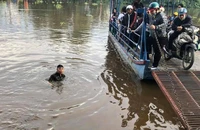 Nam sinh lớp 8 rơi xuống sông Xáng Ngang được an ninh cơ sở cứu sống