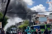 Cháy kho hàng gần chợ Võ Thành Trang, khói đen bao trùm khu dân cư