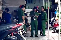 Cháy nhà 4 tầng ở TP.HCM, nghi do xì bình ga