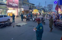 Tông trúng xe ôm công nghệ, người đàn ông văng lên cao, đập đầu xuống đường tử vong