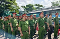 Ra quân dẹp tội phạm ma túy, đá gà, trộm cướp… ở hẻm 1041 Trần Xuân Soạn