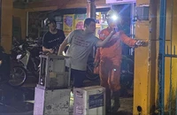 Điều tra vụ thanh niên nghi bị điện giật chết khi đi qua đường ngập nước ở trung tâm TP
