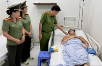 Trung tá cảnh sát Công an TP.HCM bị thương khi hỗ trợ chống lũ ở Đắk Lắk.