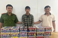 TP.HCM: Triệt phá 2 'đại lý' pháo nổ online dịp cận Tết