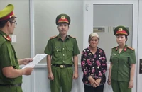Cho đổ hơn 257 tấn xà bần, kính thải... người phụ nữ chủ đất bị bắt