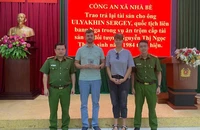 Nữ giúp việc trộm nhiều loại ngoại tệ của vợ chồng du khách Nga 