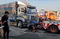 Xe tải tông dải phân cách trên đường Lê Đức Anh gây kẹt xe kéo dài