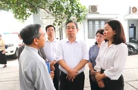 Lãnh đạo TP.HCM thăm hỏi gia đình các nạn nhân trong vụ cháy khiến 3 mẹ con tử vong