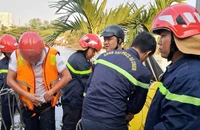 Sập nhà ven sông ở đường Dương Bá Trạc, 2 mẹ con nhập viện cấp cứu