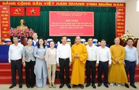 Cử tri xã Tân Vĩnh Lộc gửi gắm vấn đề giá thuốc, dự án treo đến ứng cử viên ĐBQH