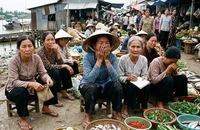 Công an TP.HCM tìm bị hại vụ vỡ hụi 32 năm trước tại chợ Rạch Ông. Hình: Gemini