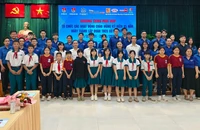 Đoàn Thanh niên xã Vĩnh Lộc phối hợp các đơn vị trao quà cho gia đình chính sách 