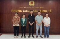 Công an TP.HCM bắt 5 người vụ 'xưởng kem trộn' giã nhãn hiệu OLAY, Vaseline...