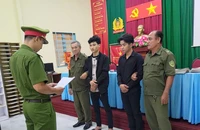 Bắt tạm giam hai công nhân bốc xếp vì đánh nhau tại chợ Bình Điền hồi năm ngoái