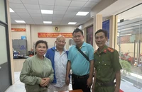 Quên túi xách chứa tiền, vàng, kim cương trị giá 3 tỉ trên taxi 