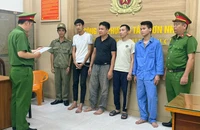 Khách và bảo vệ quán beer đánh nhau, cả 5 người bị bắt giam