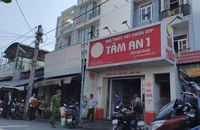 Khoảnh khắc cứu nhiều người thoát khỏi đám cháy nhà ở phường Tân Thới Hiệp