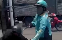 Xác minh clip tài xế xe ôm công nghệ dùng gậy 3 khúc đánh người