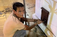 Công an phường Tân Hòa bắt giữ người cạy 4 thùng công đức ở chùa