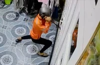 Công an bắt giữ 2 thanh niên dùng đèn pin vô hiệu hóa camera để trộm két sắt 