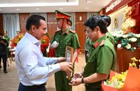Video Chủ tịch Nguyễn Văn Được khen thành tích xuất sắc phá nhanh vụ trọng án của Công an TP.HCM
