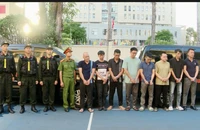 Video Công an TP.HCM bắt 17 người ở Công ty mua bán nợ Song Long