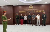 TP.HCM: Phá đường dây sản xuất, buôn bán hơn 23.000 đôi dép giả hiệu Nike, Adidas, Crocs và Gucci