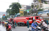 Cháy lớn công ty thạch cao ở Bình Thạnh, nhiều tài sản bị thiêu rụi 
