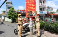 CSGT Bình Thạnh treo băng rôn khắp đường về vi phạm nồng độ cồn 