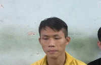 Bắt đối tượng giật điện thoại cô gái ngoại quốc 