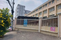 Đánh nhau trước cổng trường ở Bình Thạnh, 2 người bị thương