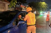 1 tài xế ô tô bị phạt 51 triệu đồng do vi phạm nồng độ cồn, sử dụng bằng lái giả 