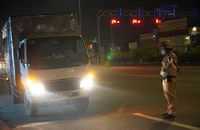 Tài xế chở quá tải: ‘Chủ xe kêu sao thì chở vậy’ 