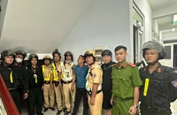 CSGT TP.HCM nổ súng khống chế kẻ cướp xe máy