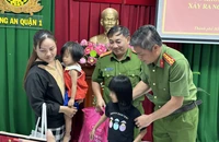 Tung hơn 200 cảnh sát truy tìm 2 cháu bé mất tích ở phố đi bộ Nguyễn Huệ