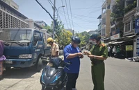 CSGT Bình Thạnh xử phạt hàng loạt học sinh vi phạm giao thông