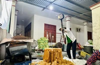 Video: Làng nghề đường phèn đỏ lửa suốt trăm năm ở Quảng Ngãi