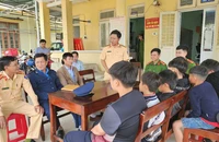 Nhóm học sinh ném đá lên tàu hỏa ở Quảng Ngãi để... cho vui