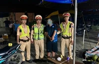 Kiểm tra nồng độ cồn, CSGT phát hiện người tàng trữ ma túy 